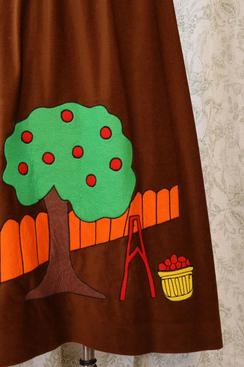 Apple Picking Novelty Skirt XS