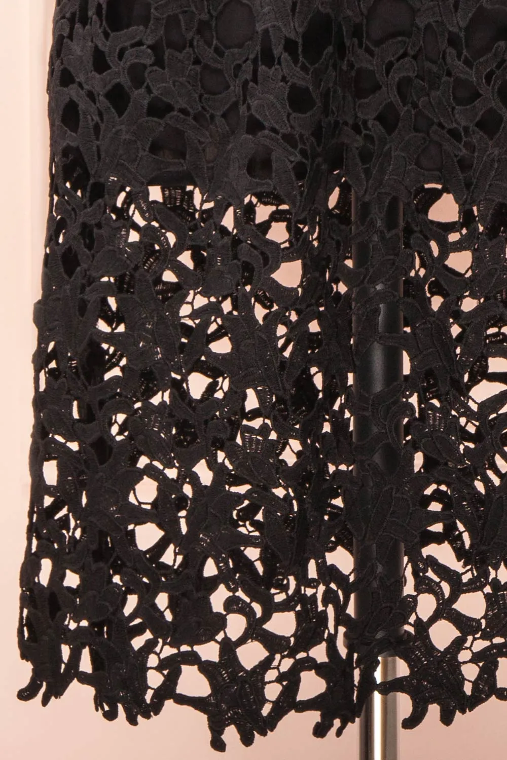 Avelina Black | Lace Midi Dress