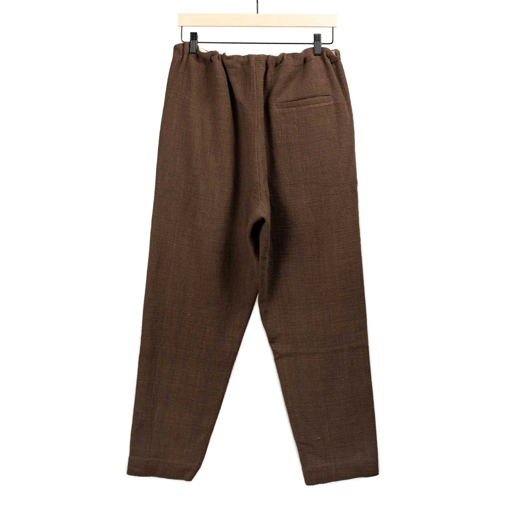 Drawstring tapered trousers in burnt umber cotton basketweave