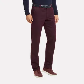 Super Stretch Double-Dye Fine Twill Cotton Chinos / Bordeaux